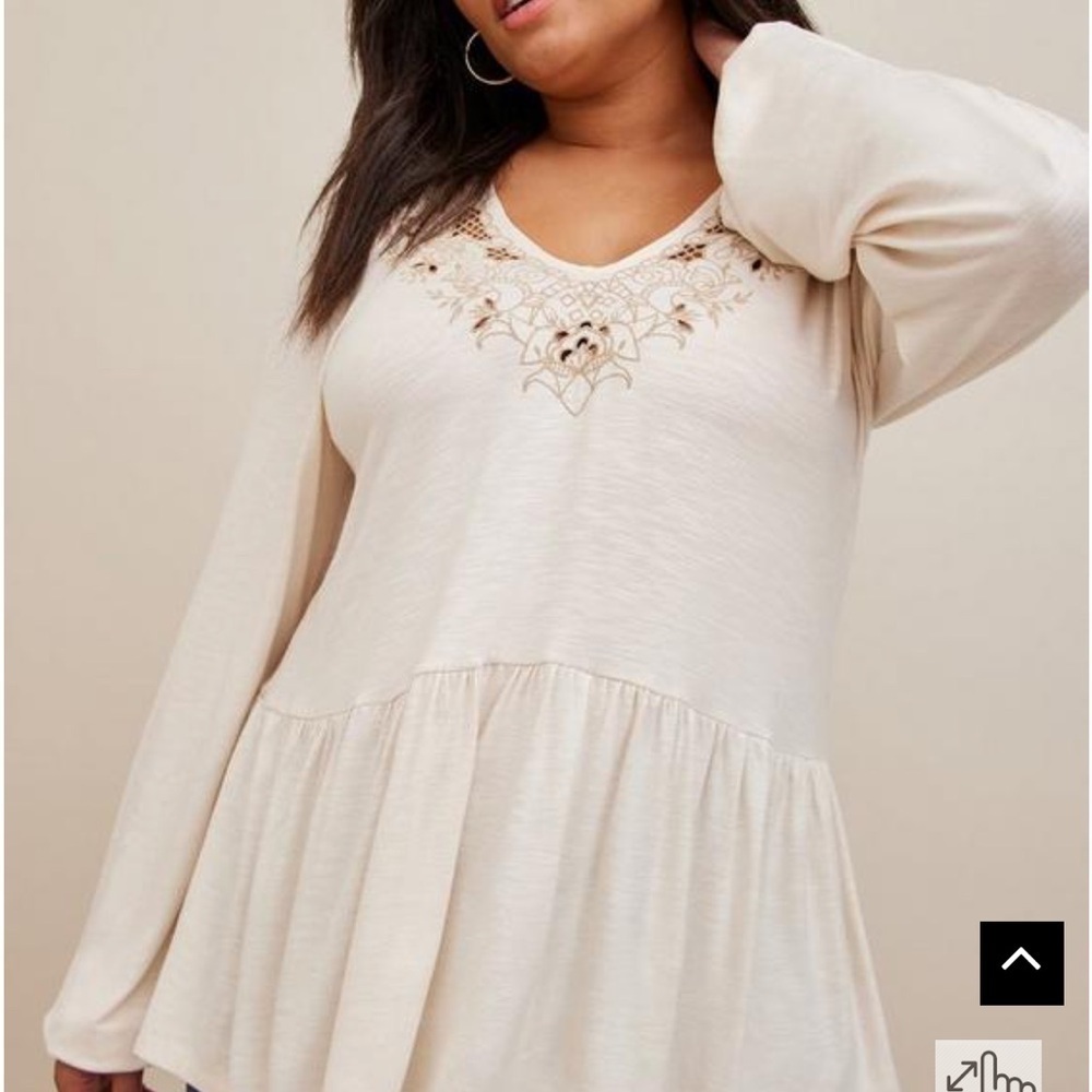 Torrid Cream Babydoll V-Neck Embroidered Long Sleeve Top Size 4X